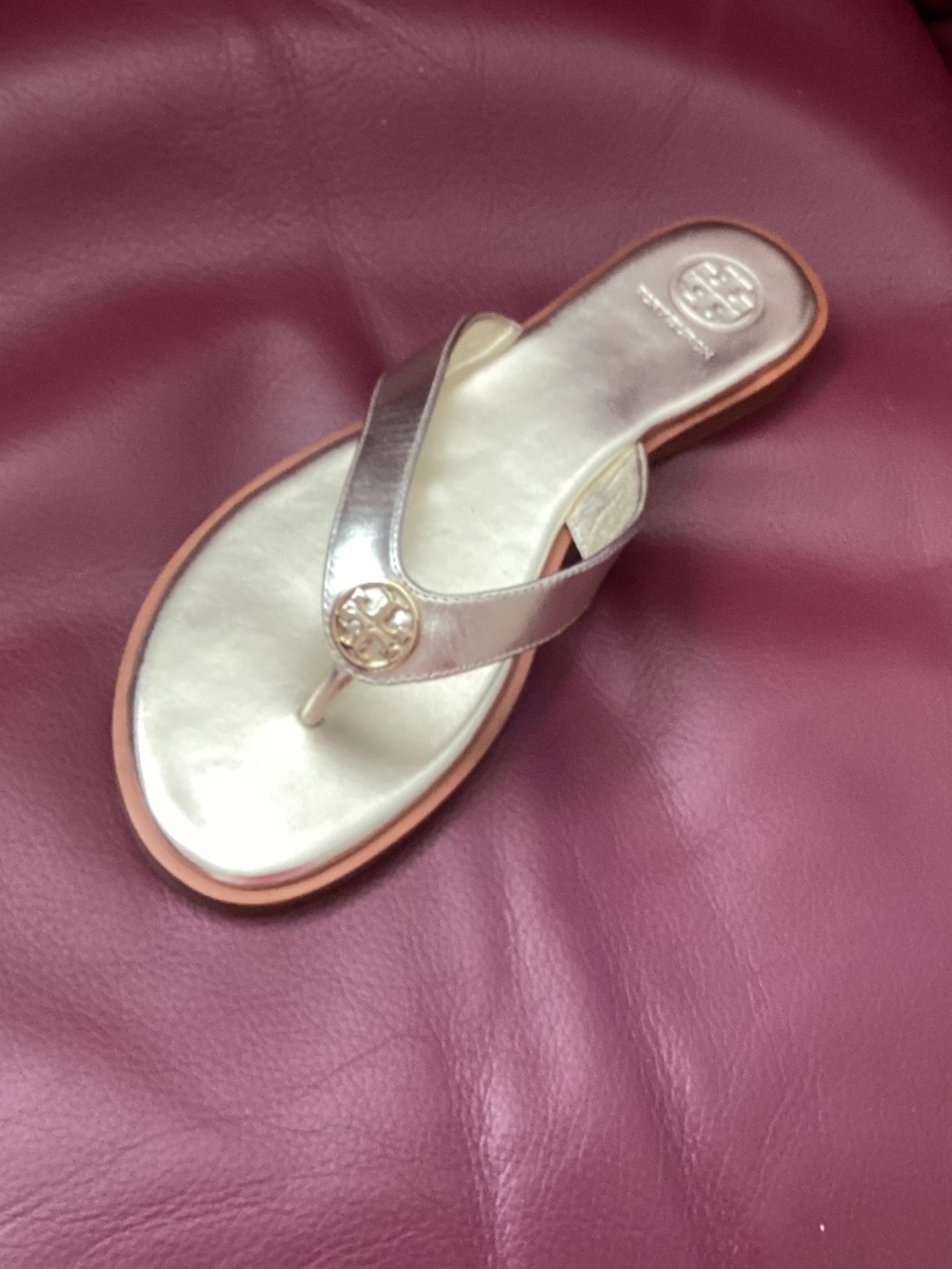 NIB TORY BURCH Classic Flip Flops Flat Sandals in GOLD METALLIC leather